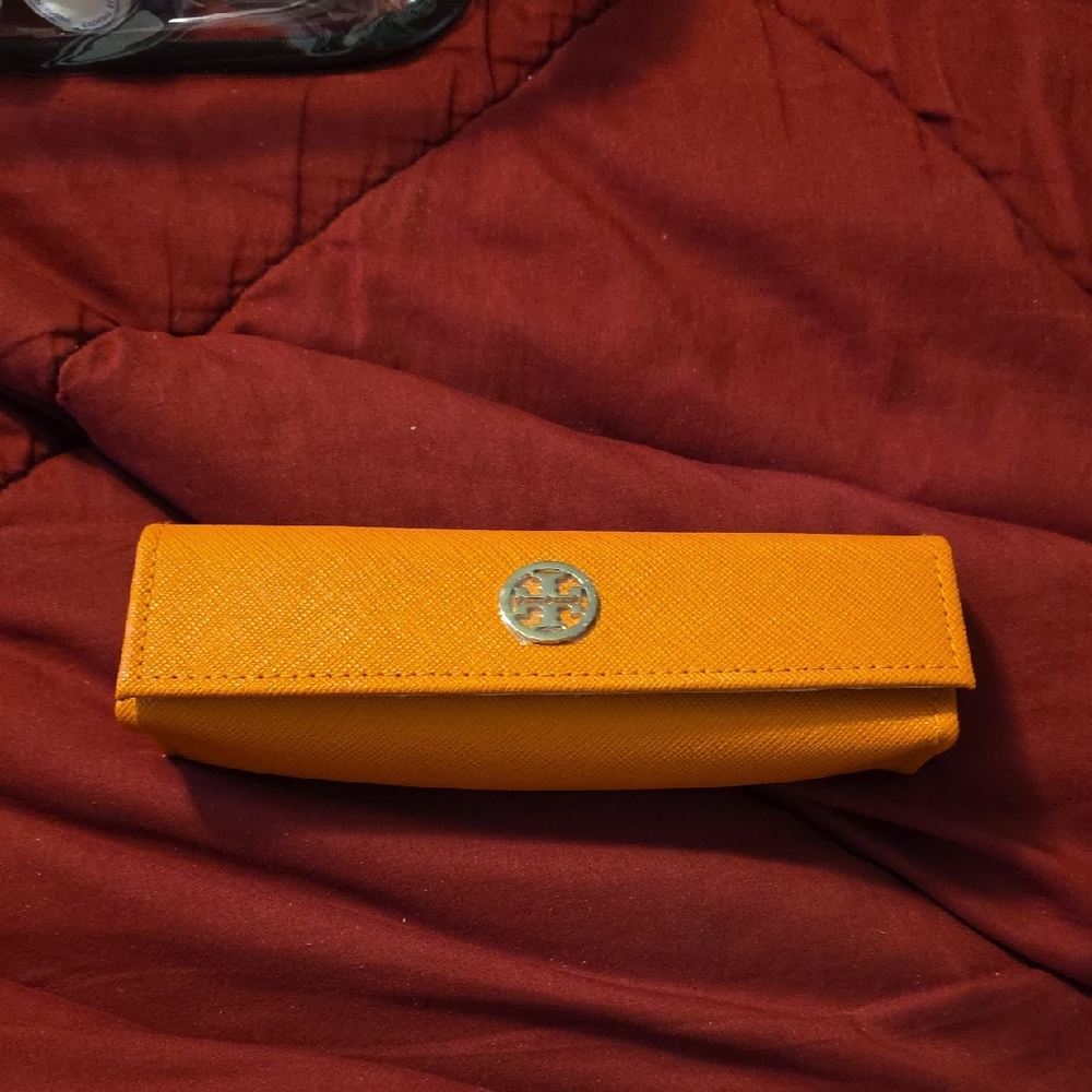 TORY BURCH ORANGE EYE GLASS CASE